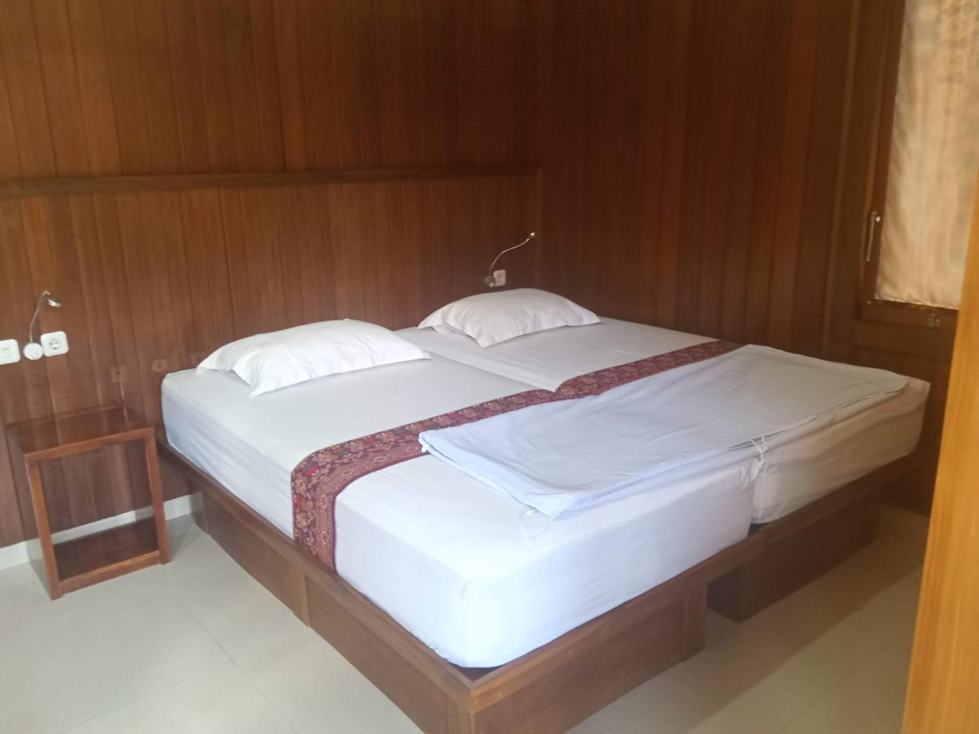 Hendro's Surf Camp Pulau Merah Pasanggaran